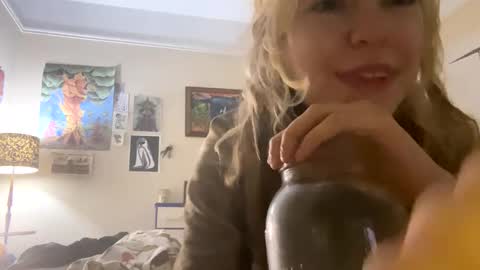 Snapshot of daisybaby699 chatting on January 2025 07:35:02 AM DaisyB3 online show from January 2025 07:35:02 AM