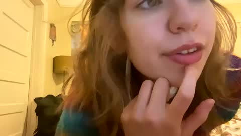 Snapshot of daisybaby699 chatting on February 2025 11:58:02 PM DaisyB3 online show from February 2025 11:58:02 PM