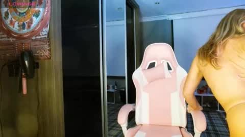 Snapshot of daisydeliciousxx chatting on December 2024 02:00:02 PM DaisyDeliciousxx online show from December 2024 02:00:02 PM