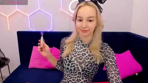 daisymellifluous online show from December 2025 01:47:01 AM