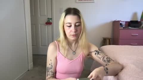 Snapshot of daisymynx chatting on July 2026 06:22:02 PM daisymynx online show from July 2026 06:22:02 PM