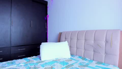 dakostelee1_ online show from March 2025 06:11:02 PM