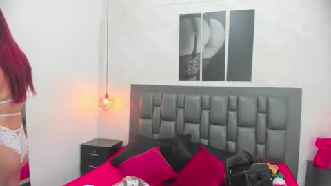 Dakota  online show from September 2025 12:27:02 PM