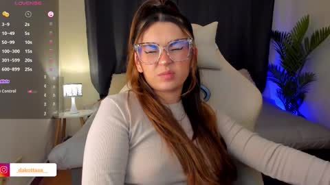dakottaa__ online show from October 2025 11:48:01 PM