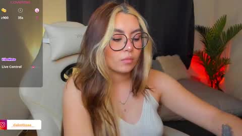 dakottaa__ online show from May 2026 12:17:02 AM