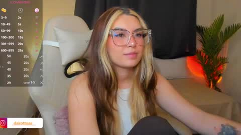 dakottaa__ online show from May 2026 12:52:01 AM