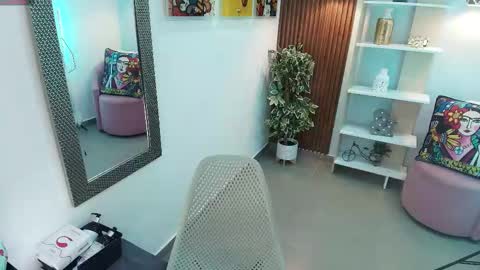 Dalila  online show from November 2025 06:03:02 PM