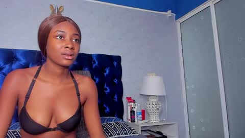 Dalila online show from October 2025 12:13:02 PM