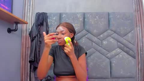 Dalila online show from October 2025 02:08:01 AM