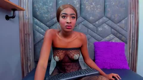 Dalila online show from November 2025 03:01:02 PM