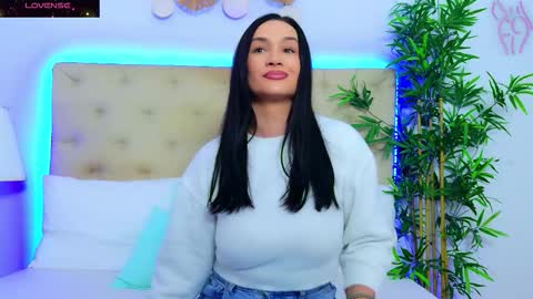 daliyaa_ online show from November 2025 01:00:02 PM