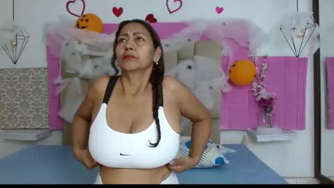 Snapshot of damaryleon chatting on October 2025 07:03:01 PM damaryleon online show from October 2025 07:03:01 PM