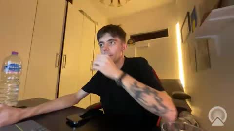 Snapshot of damebastille93 chatting on October 2025 06:08:02 PM OnlyEry online show from October 2025 06:08:02 PM