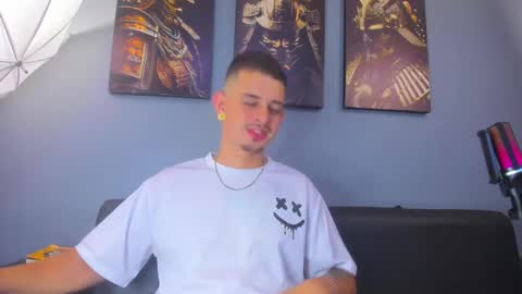 Snapshot of damian__oliver chatting on February 2026 06:26:01 AM Damian Oliver online show from February 2026 06:26:01 AM