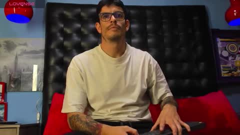 Snapshot of damian_bulls chatting on February 2026 01:08:02 PM ---Damian--- online show from February 2026 01:08:02 PM