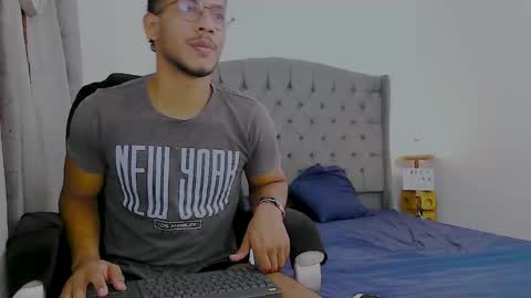 instagram damiannreed. online show from December 2025 02:29:02 AM