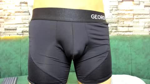 Snapshot of damibright chatting on October 2025 06:28:02 PM LIAM online show from October 2025 06:28:02 PM