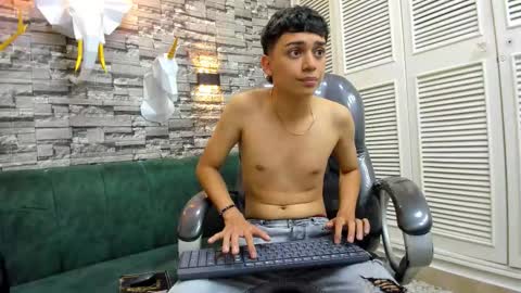 Snapshot of damibright chatting on October 2025 07:03:02 PM LIAM online show from October 2025 07:03:02 PM