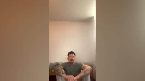 Snapshot of damo111694 chatting on March 2026 09:51:01 PM damo111694 online show from March 2026 09:51:01 PM