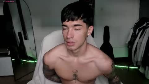 Snapshot of damon_333 chatting on June 2026 10:47:01 PM Damon online show from June 2026 10:47:01 PM