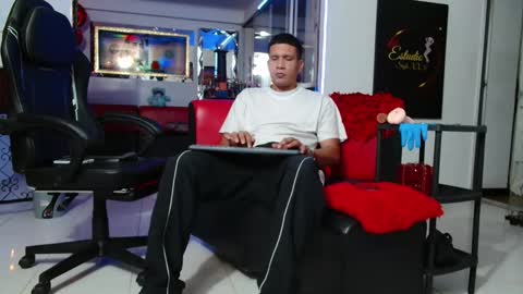 Snapshot of damyan_2003 chatting on November 2025 03:15:01 AM damyan_2003 online show from November 2025 03:15:01 AM