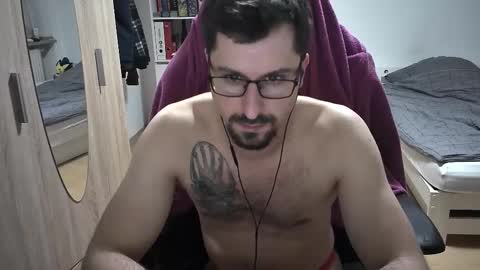 King Dan online show from November 2025 08:42:02 PM