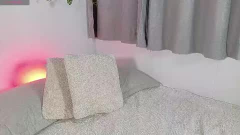 Snapshot of dan_universe chatting on October 2025 05:40:02 PM Bluemoon online show from October 2025 05:40:02 PM