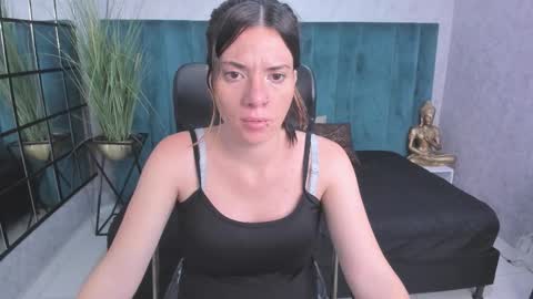 Danaa Rey online show from January 2026 12:00:01 PM