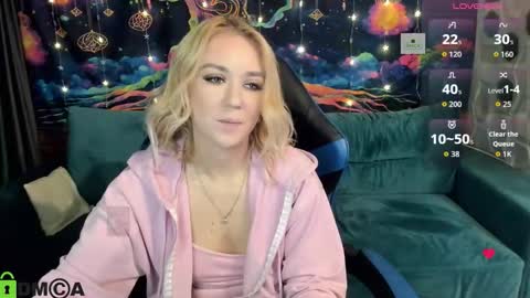 dances_queen online show from December 2025 07:57:02 AM