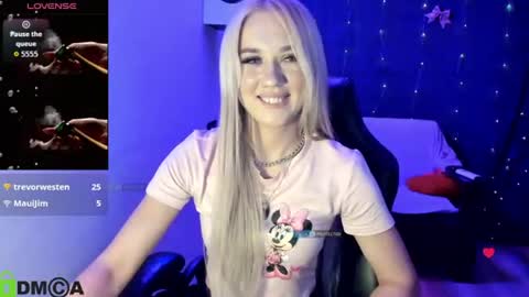 dances_queen online show from July 2026 10:39:01 AM
