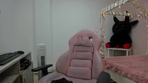 Snapshot of dani_clark_ chatting on January 2025 05:58:02 PM Dani online show from January 2025 05:58:02 PM