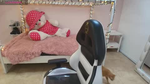 Snapshot of dani_clark_ chatting on February 2025 05:10:02 PM Dani online show from February 2025 05:10:02 PM