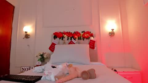 Hi I am Dani online show from December 2024 02:44:01 PM