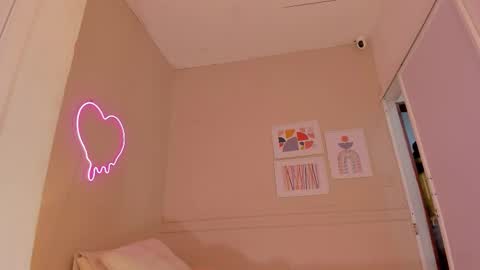 Hi I am Dani online show from November 2025 11:42:02 AM