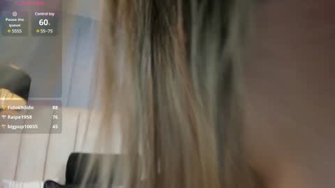 Snapshot of dania_moore_ chatting on December 2024 07:49:02 PM JANE online show from December 2024 07:49:02 PM