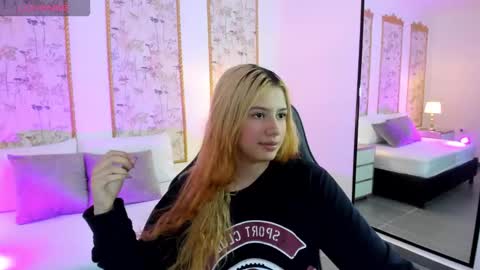 D A N I A online show from November 2025 02:02:02 AM