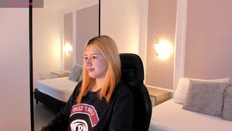 D A N I A online show from November 2025 02:11:02 AM