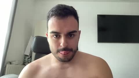 daniel_3827 online show from June 2026 06:37:02 AM