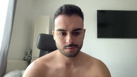 daniel_3827 online show from June 2026 06:41:01 AM