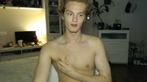 Snapshot of daniel_yumm chatting on July 2026 02:21:01 AM Daniel online show from July 2026 02:21:01 AM