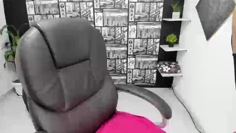 danielamonroe online show from September 2025 08:30:02 PM