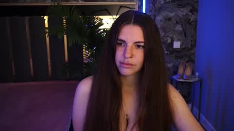 danielareign online show from November 2025 02:04:01 PM