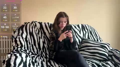 Mia online show from November 2025 08:03:01 AM