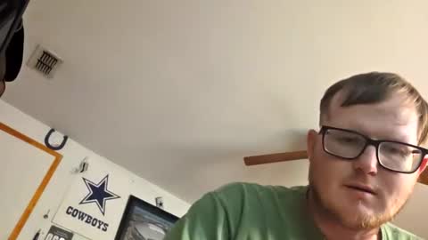 Snapshot of danielp_mod_cb chatting on September 2025 10:10:02 PM Daniel    y. online show from September 2025 10:10:02 PM