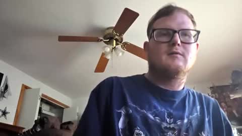 Snapshot of danielp_mod_cb chatting on September 2025 10:32:01 PM Daniel    y. online show from September 2025 10:32:01 PM
