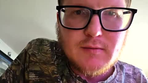 Snapshot of danielp_mod_cb chatting on October 2025 09:22:01 PM Daniel    y. online show from October 2025 09:22:01 PM
