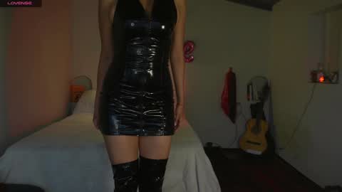 danalle .. online show from December 2024 10:19:01 PM