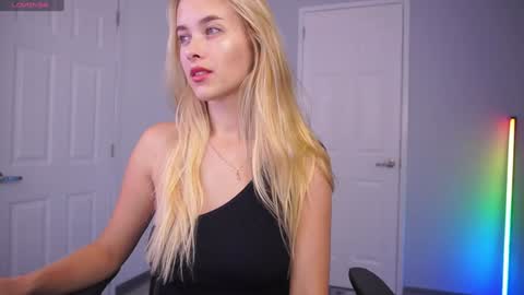 Hi my name is Anna. Please say hello I like to chat with you. If u have request use Tip option .Thank you online show from December 2024 02:21:02 AM