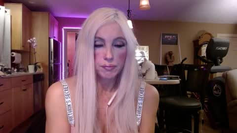 Snapshot of danikawhite69 chatting on January 2025 06:00:01 AM DanikaWhite69 online show from January 2025 06:00:01 AM