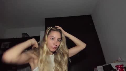 Snapshot of danikrosse chatting on December 2024 05:42:01 AM Danik online show from December 2024 05:42:01 AM